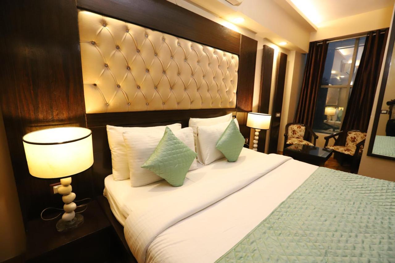 The Palm Spring A Boutique Hotel Naraina Νέο Δελχί Εξωτερικό φωτογραφία
