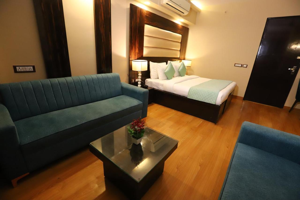 The Palm Spring A Boutique Hotel Naraina Νέο Δελχί Εξωτερικό φωτογραφία